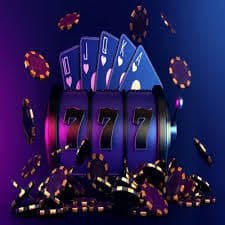 Logo QRIS dan sistem pembayaran digital di gelas togel